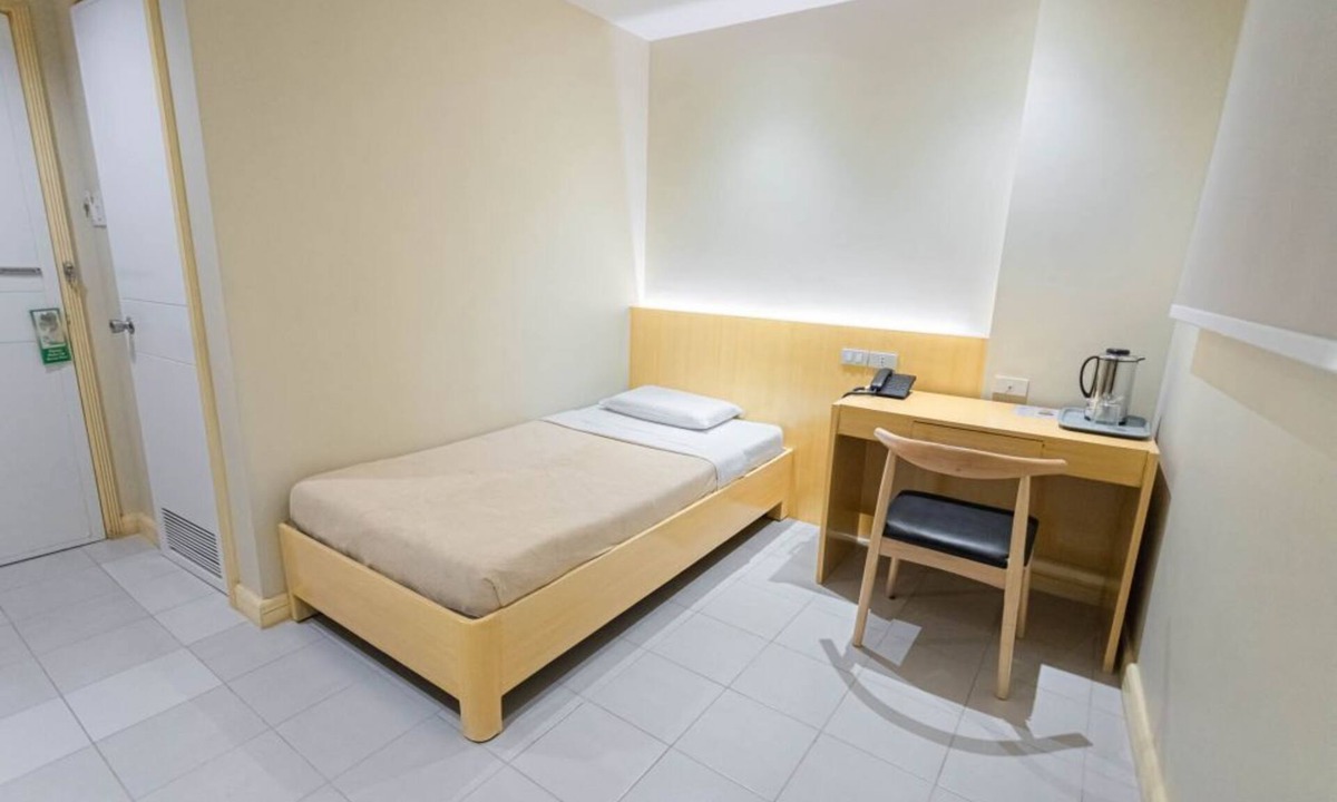 Downtown Tacloban Apartment | Modern Studio at Etsu Hotel near Balyuan Amphitheater