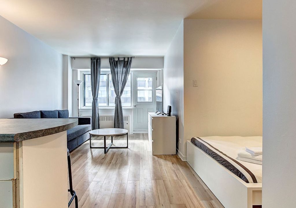 Milton Park Apartment | Modern Studio Downtown MTL | DestinationStays #305
