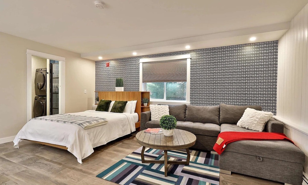 Killington Condo | Modern Studio for 4 Near Killington w/Fireplace, Pool & EV Charger