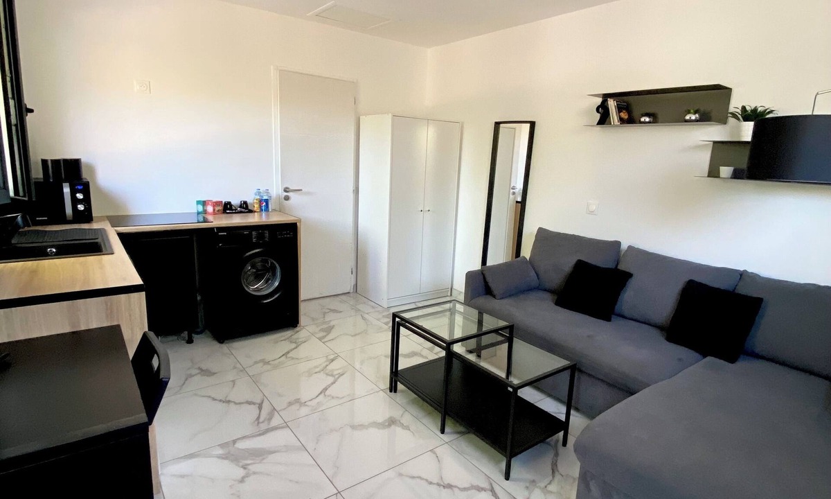 La Valette-du-Var Apartment | Modern studio on one level La Valette du var parking and small garden