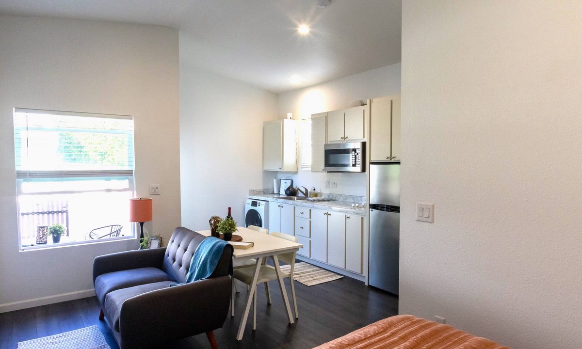 Culver - West House | Modern Studio House - Fully private & 5 min to beach