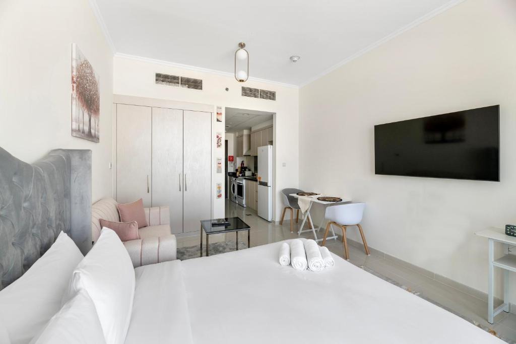 Dubai Apartment | Modern Studio in Damac Hills with Pool and Gym