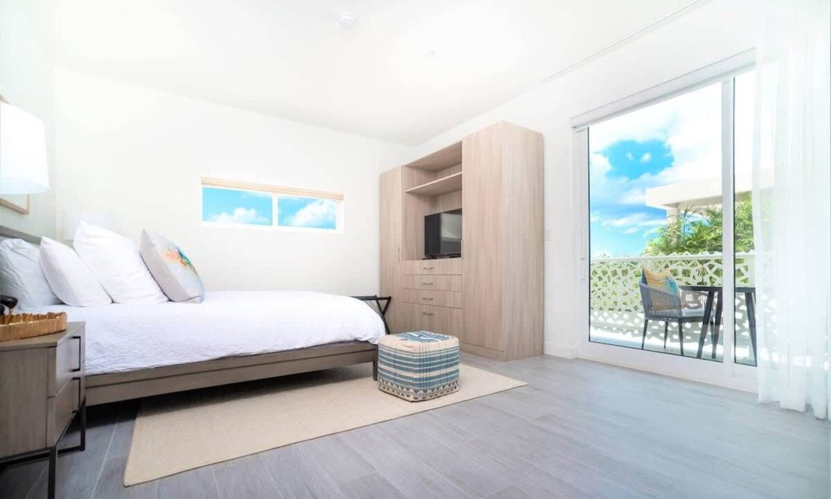 Seven Mile Beach Apartment | Modern Studio Apt w/Rooftop Pool Near Beach, etc.