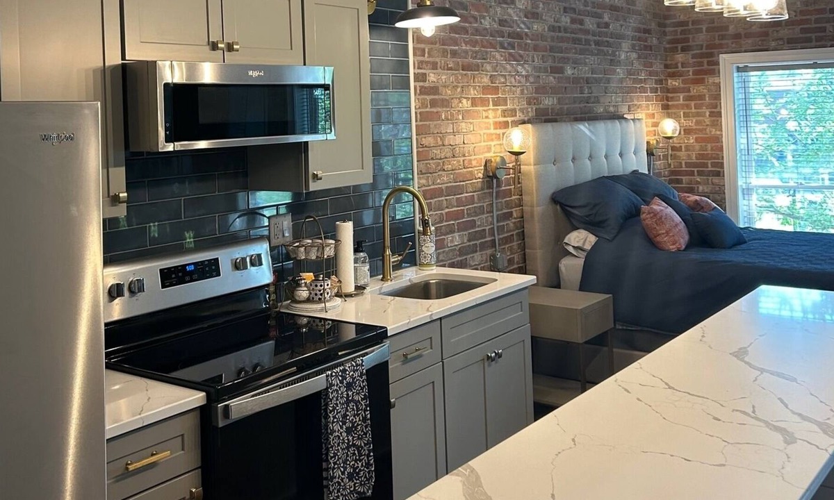 East Dundee Apartment | Modern studio loft located in the heart of the Culinary District in East Dundee!