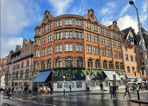 Nottingham City Centre Apartment | Modern Studio, Top Floor, King Street Views
