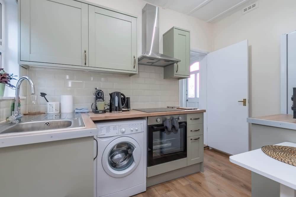 Streatham South Apartment | Modern Studio With Free Parking And Garden