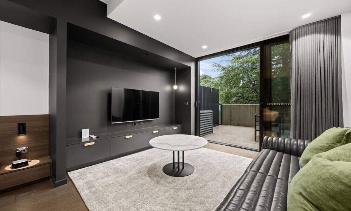 Braddon Apartment | Modern Studio w/Secure Parking & Haig Park Views!