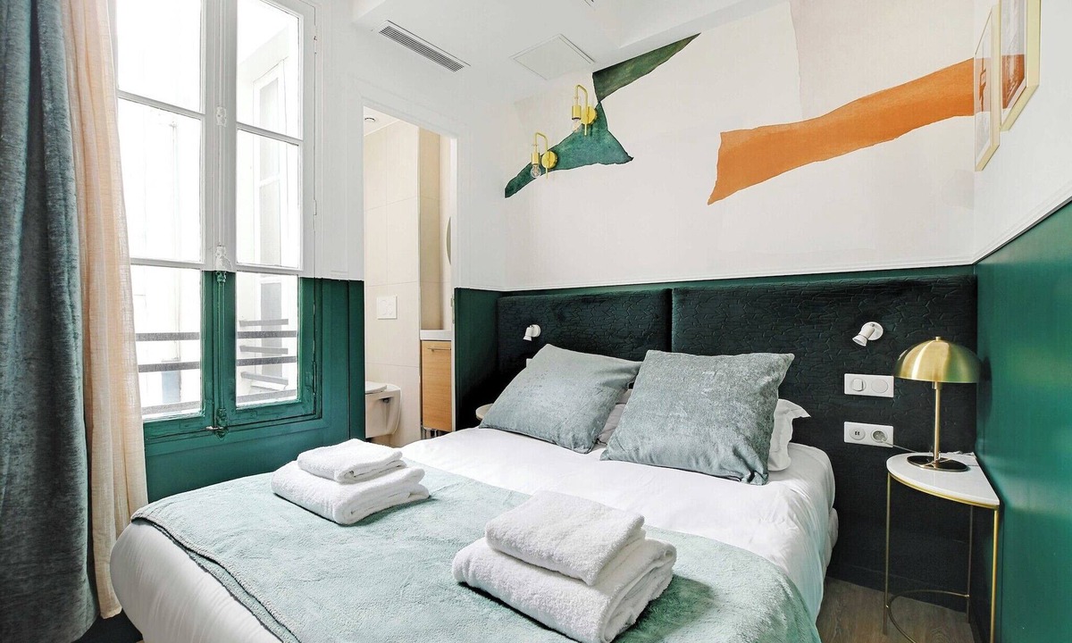 18th Arrondissement Apartment | Modern Studio with A/C - Near Montmartre