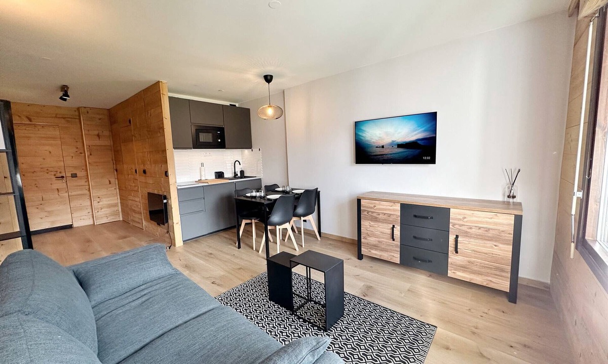 Samoens Apartment | Modern studio with balcony and parking in Samoëns