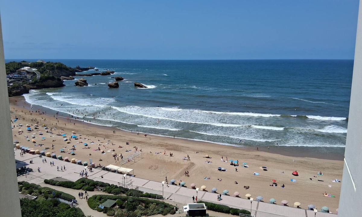 Biarritz Apartment | Modern studio with pool, panoramic view Biarritz
