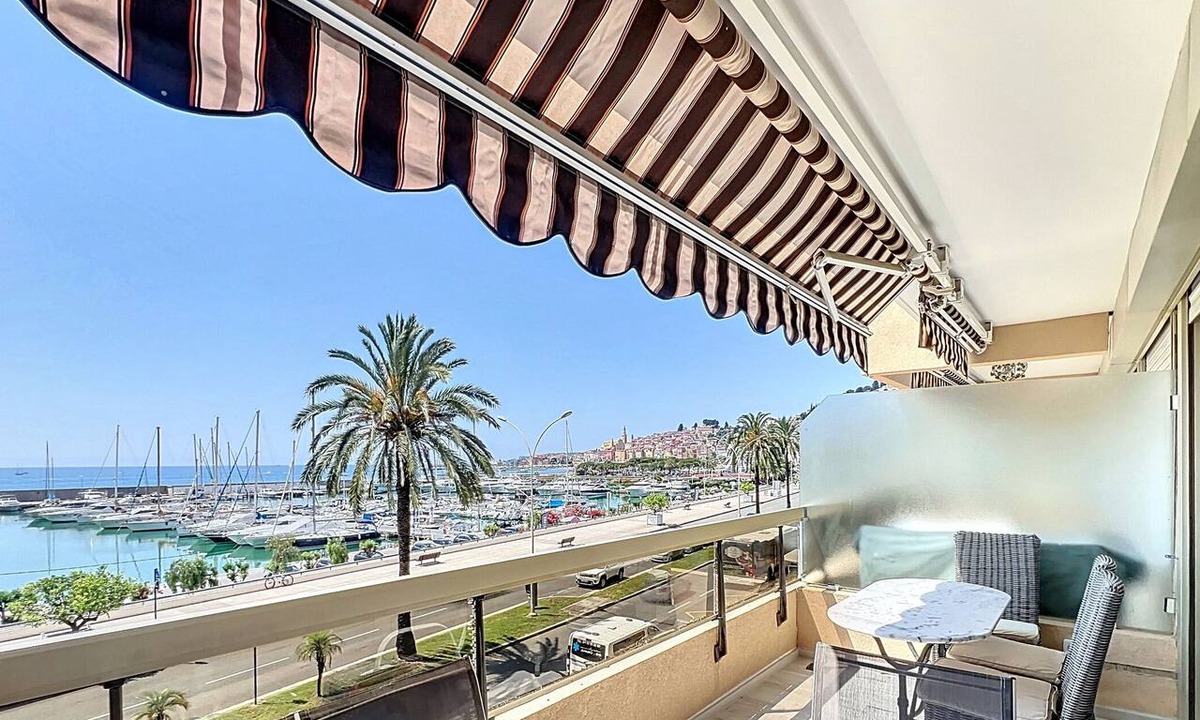 Menton Apartment | Modern studio with terrace, air-conditioned, WIFI, 2 sleeps in Menton