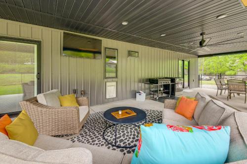 Heber Springs House | Modern-Style Home w/Patio, Near Greers Ferry Lake