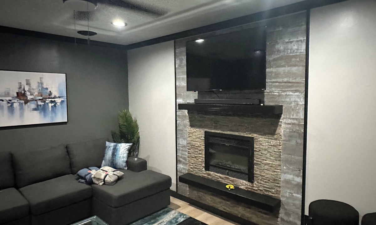 Morgantown House | Modern styled 3 Bdrm 2 bath with a Game Room and large sitting and dining area.