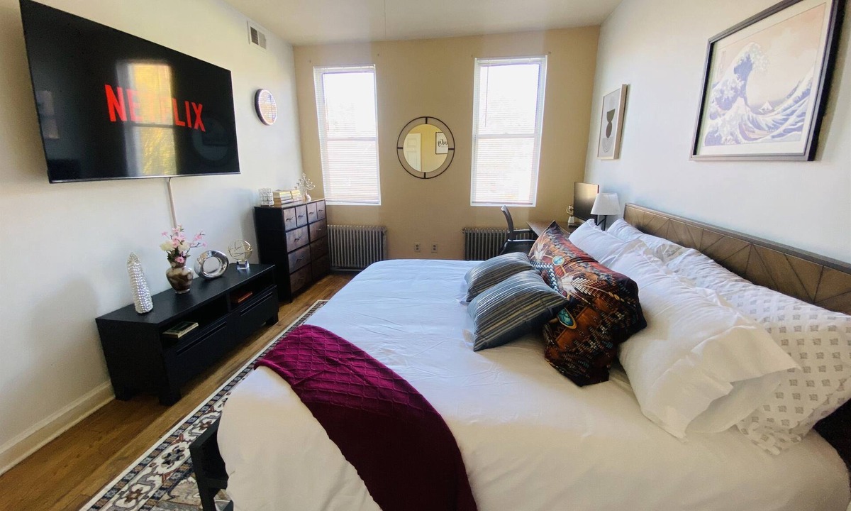 Bloomingdale Apartment | Modern & Stylish 2BR DC Retreat | Walkable & Cozy