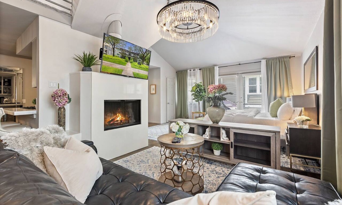Old East Dallas Condo | Modern & Stylish 2BR/1BA loft in Dallas’ Historic Deep Ellum/Junius Heights District. Features king & queen beds, private balcony, and access to an offsite award-winning courtyard retreat.
