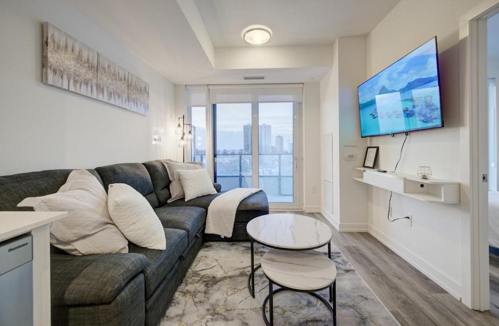 Kitchener Apartment | Modern & Stylish Condo Downtown KW