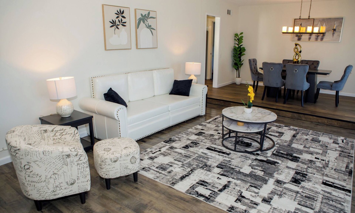Thousand Oaks House | Modern, Stylish Stay in Thousand Oaks