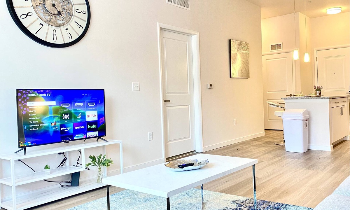 Downtown Baltimore Apartment | 💎 Modern Suite 💎 Secure 💎 Close to All