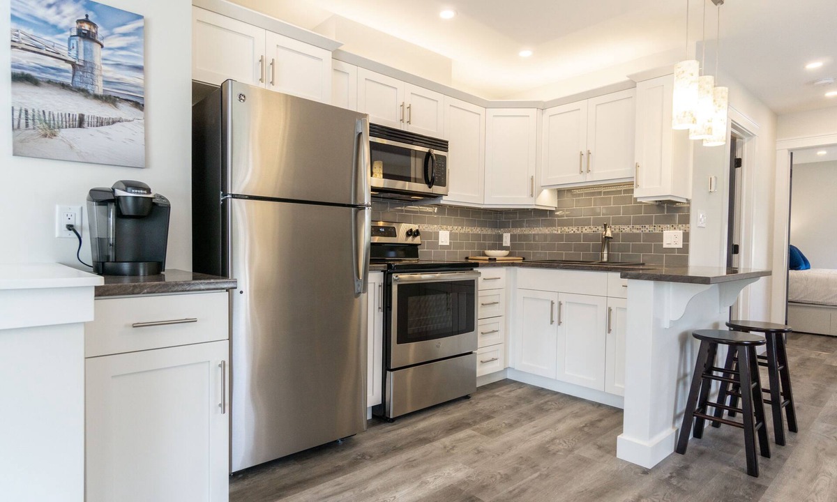 Charlottetown Apartment | Modern Suite - Walk to downtown Charlottetown - Private entry and parking