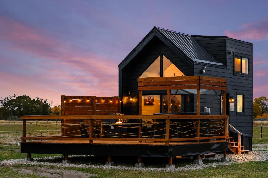Bynum Apartment | Modern Tiny Cabin, with Hot tub in Choteau MT