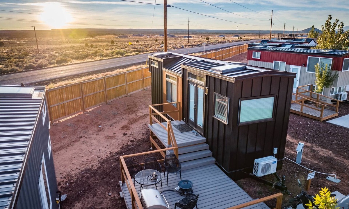 Apple Valley House | Modern tiny home near Zion | Private Deck | Views