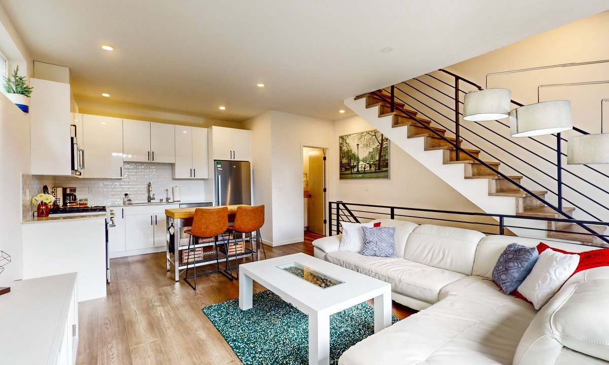 Fairmount Park House | Modern townhome with rooftop deck, dog-friendly and city access