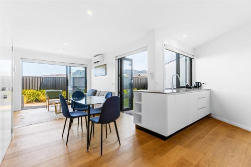 Albert Town House | Modern Townhouse, Alpine Views, Close To Wanaka