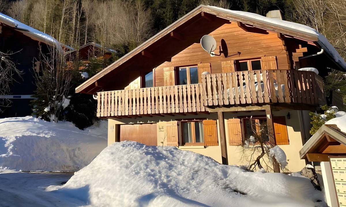 Chatel Ski Chalet | Modern Traditional Ski Chalet Recently Renovated with WiFi, Wii, iPad, Satellite TV