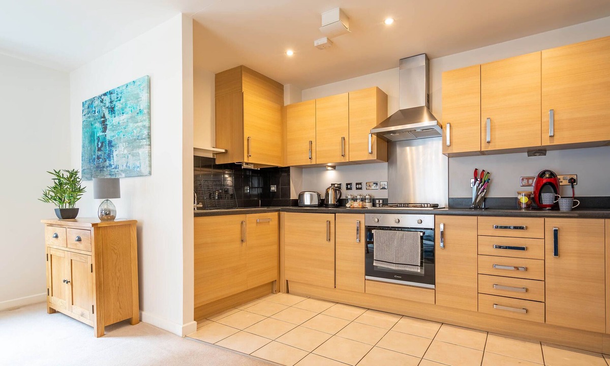 Stuppington Condo | Modern Two Bed Ground Floor Apartment With Parkingn