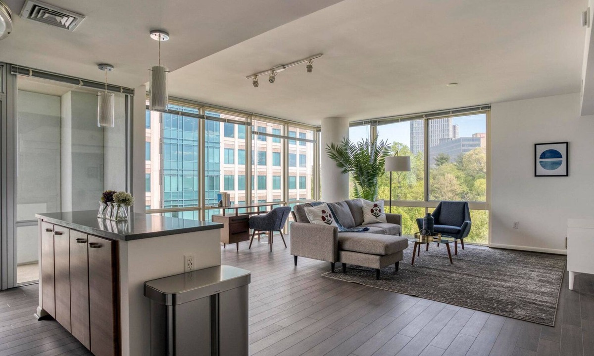 McLean Apartment | Modern Tysons Corner 2BR w/Pool, nr Restaurants & Bars, by Blueground