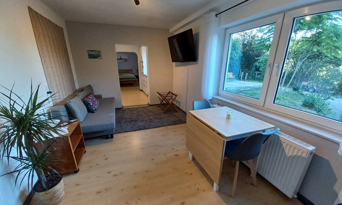Neuleiningen Apartment | Modern vacation apartment "Am Goldberg"