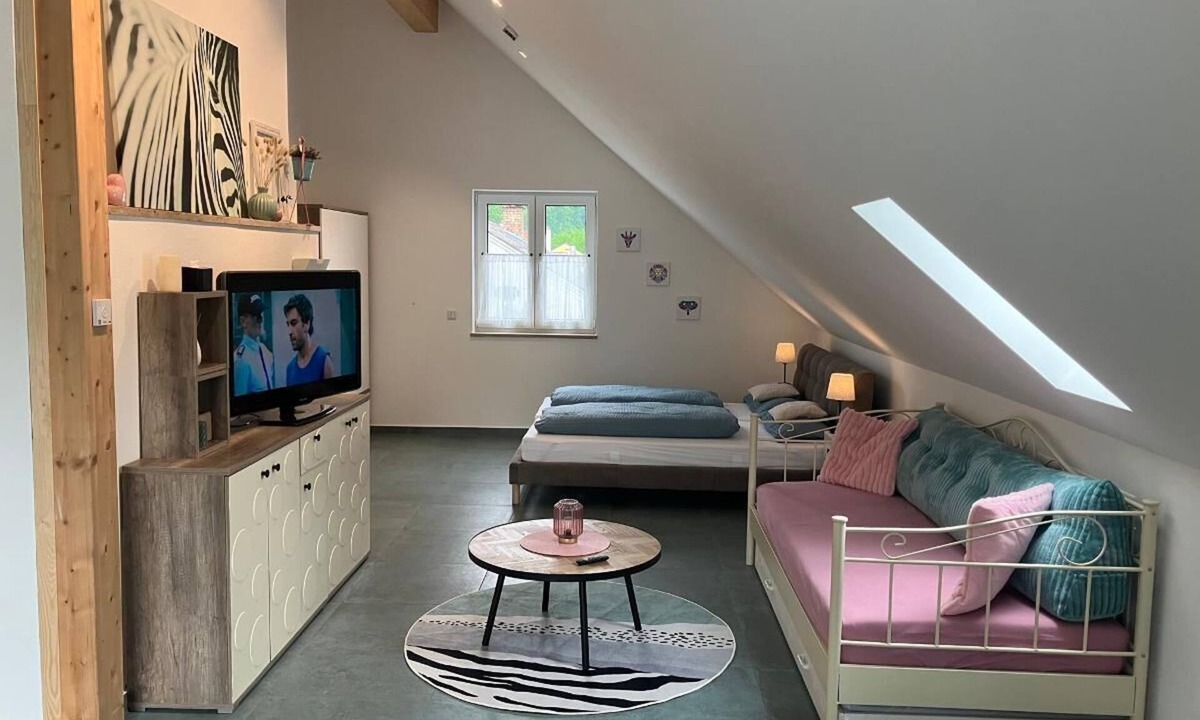Riedenburg Apartment | Modern vacation apartment with roof terrace