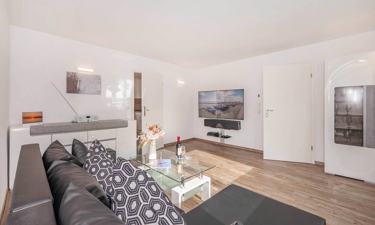 Kamminke Apartment | Modern vacation apartment by the lake with terrace and garden view on Usedom