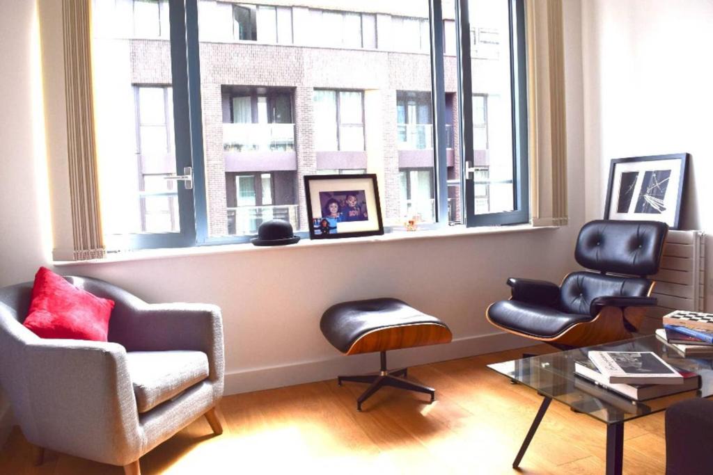 Nine Elms Apartment | Modern Vauxhall Flat With Balcony