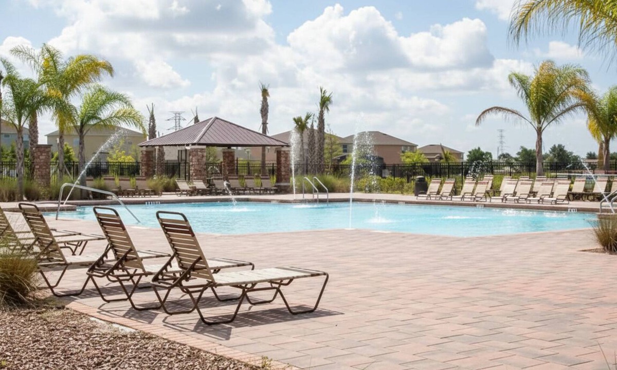 Southeast Orlando House | Modern Villa 3BR, 2.5BA, Pool, Clubhouse, Tennis court, Community Park