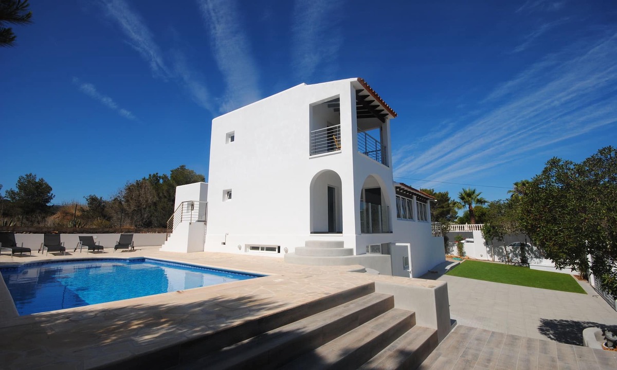 Cala de Bou Villa | Modern Villa, Private Pool, close to the Beach & San Antonio Bay