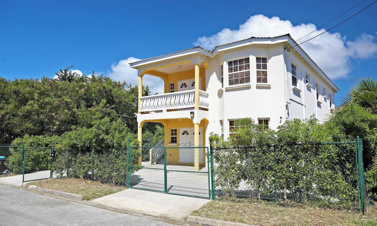 Work Hall House | Modern Villa - Upstairs St Philip Barbados, 5 min from Airport, AC, Wifi Parking