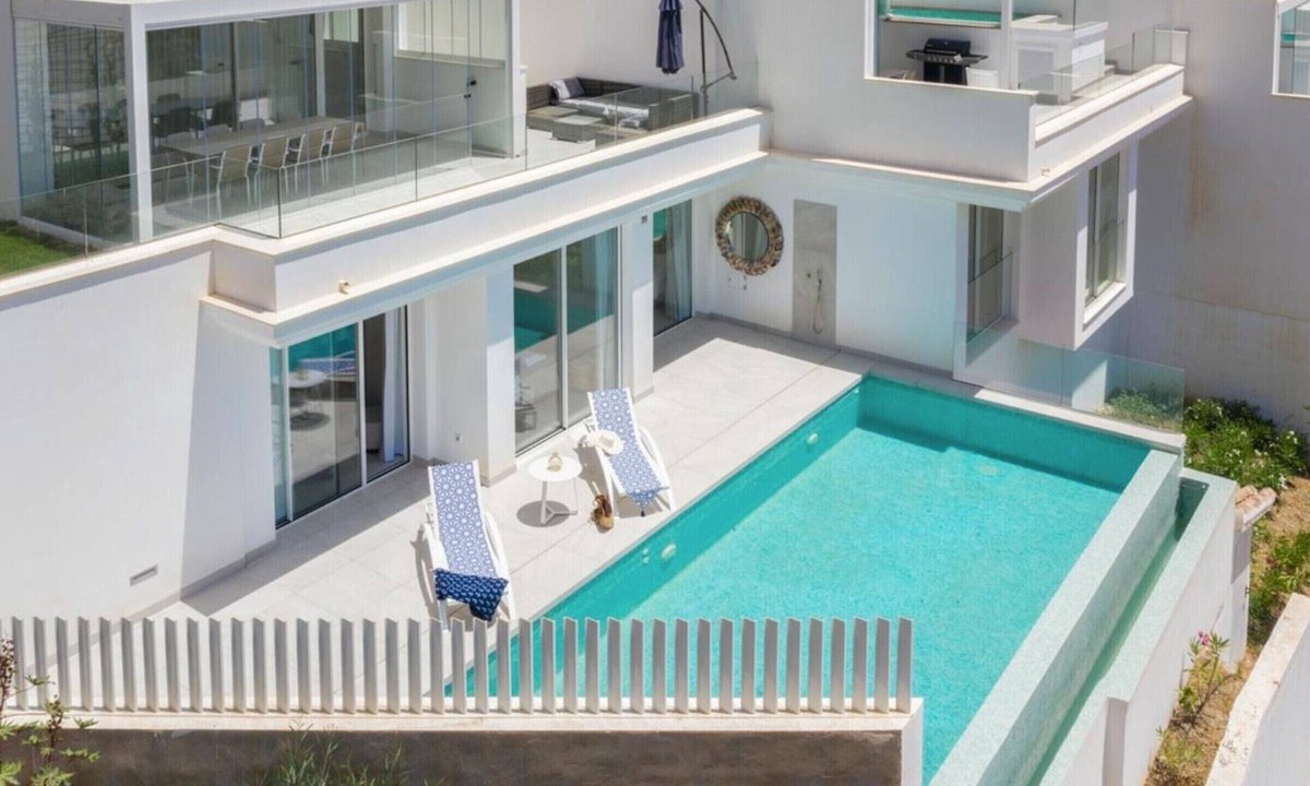 Almunecar Villa | Modern villa with stunning views and private pool in Almuñecar