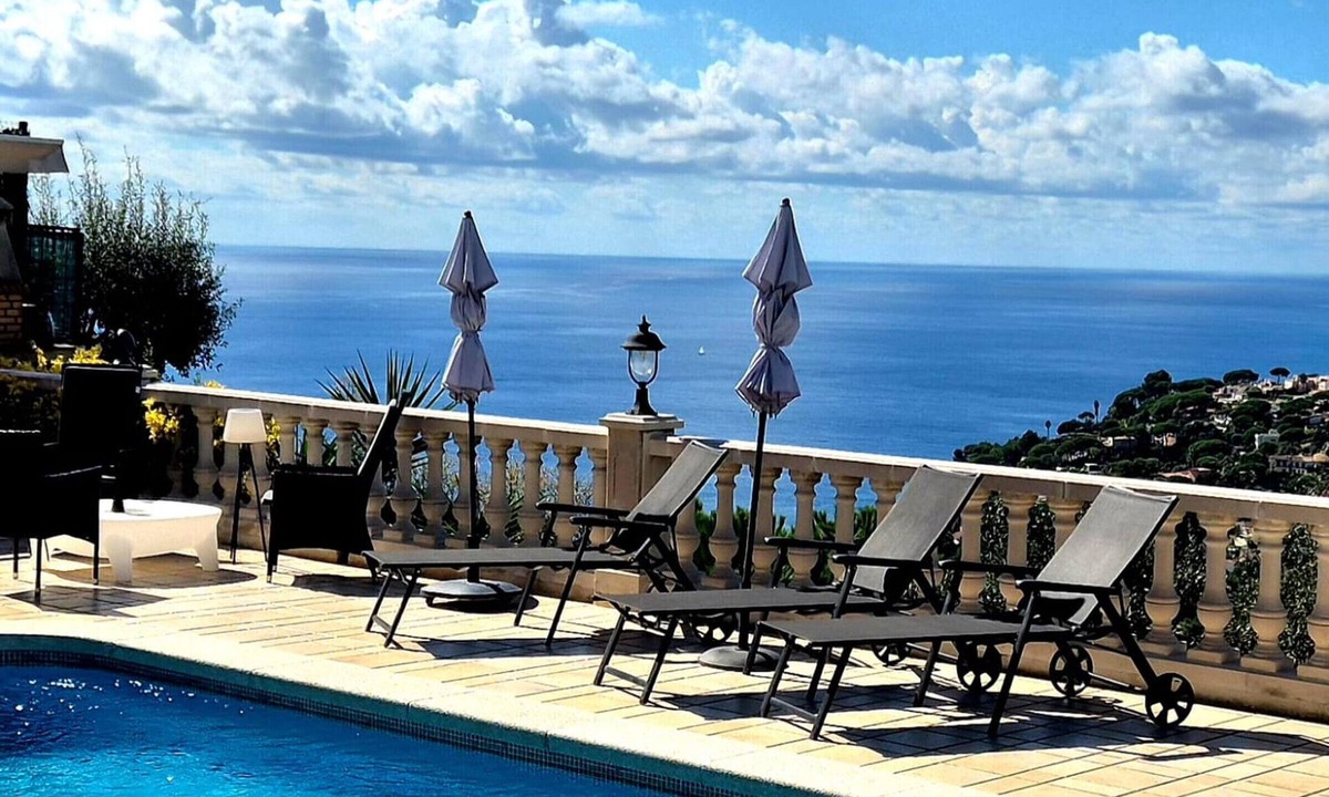 Lloret de Mar Villa | Modern villa with private pool and parking, near Lloret de Mar