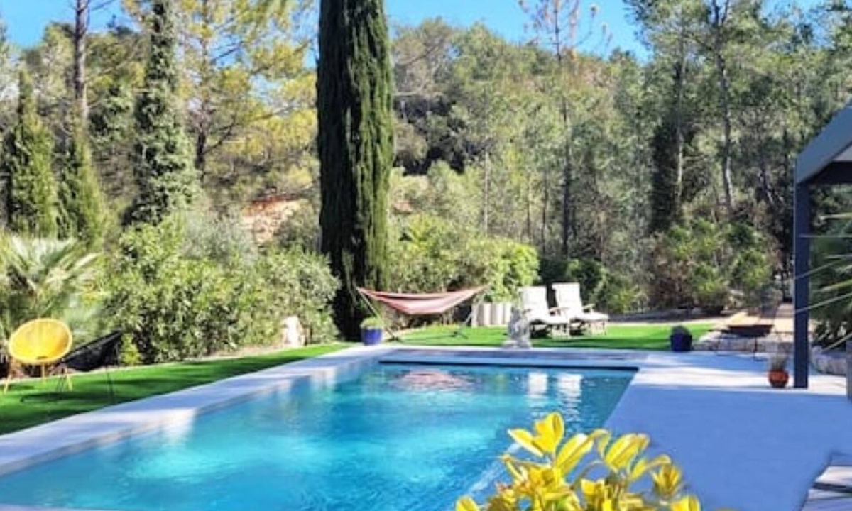 Vidauban Villa | Modern villa with pool and views of the Var hills.