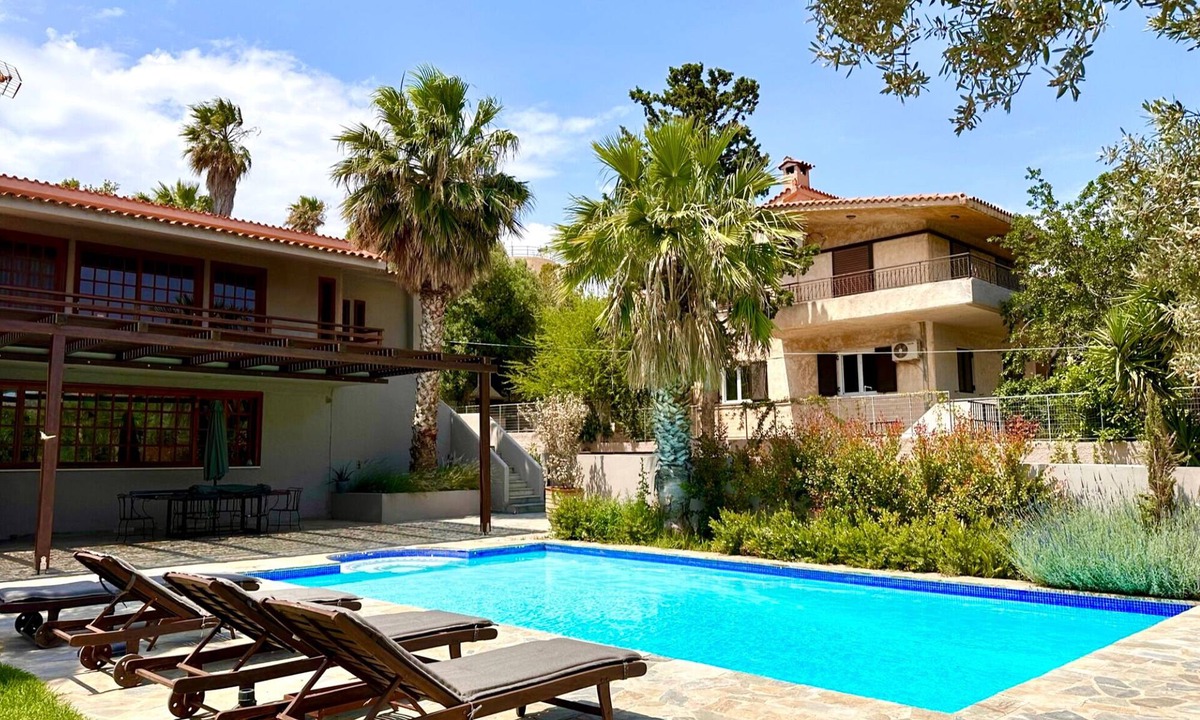 Keratea Villa | Modern Villa with Private Pool - 30' from the Athens International Airport