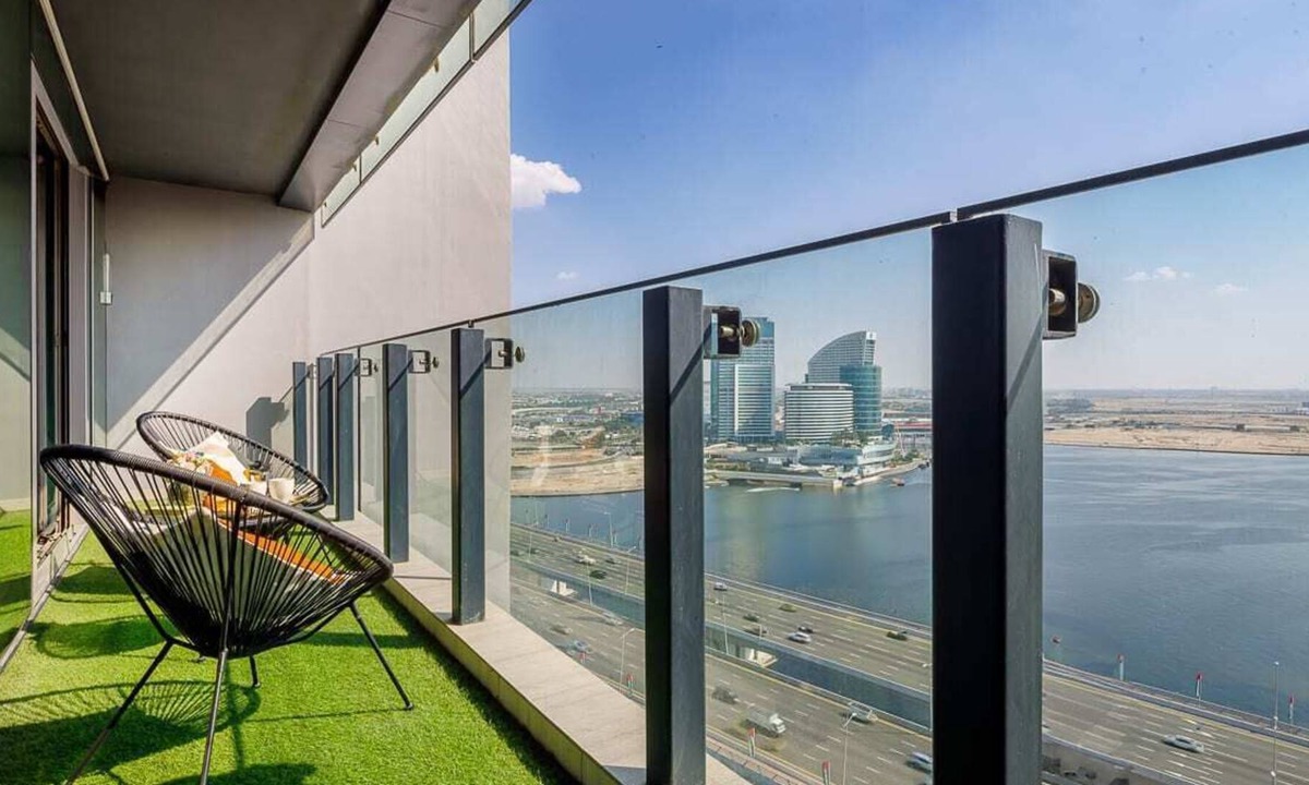 Jadaf Apartment | Modern Waterfront 1BR w/ Balcony in Dubai Creek!