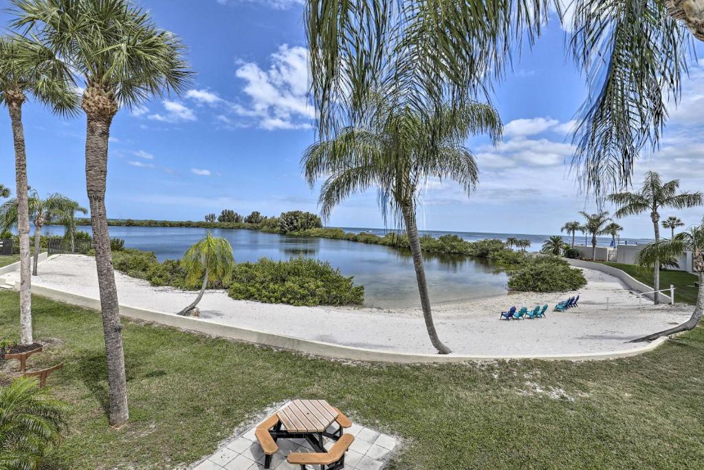 Hudson House | Modern Waterfront Hudson Condo w/Resort Pool!