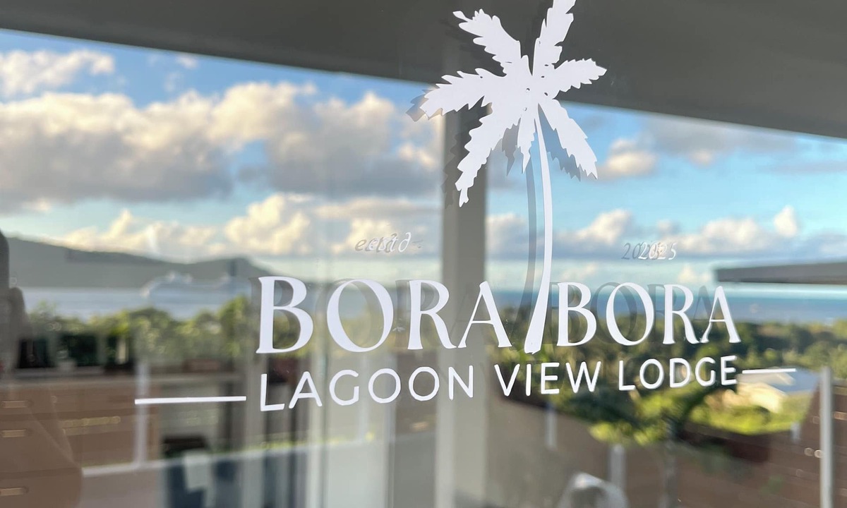 Bora Bora House | Modern, well-equipped bungalow with an exceptional view of the lagoon