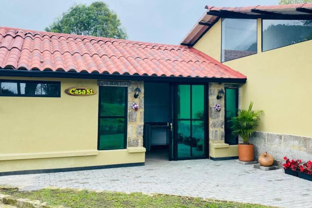 San Antonio del Tequendama House | Moderna cabaña en medio de la naturaleza