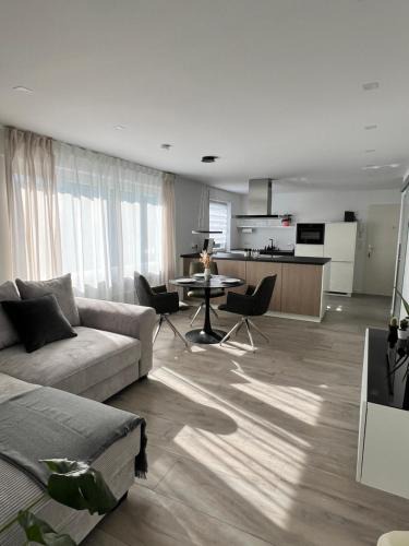 Waiblingen Apartment | Moderne 2-Zimmer-Wohnung - Küche - Balkon - Wifi