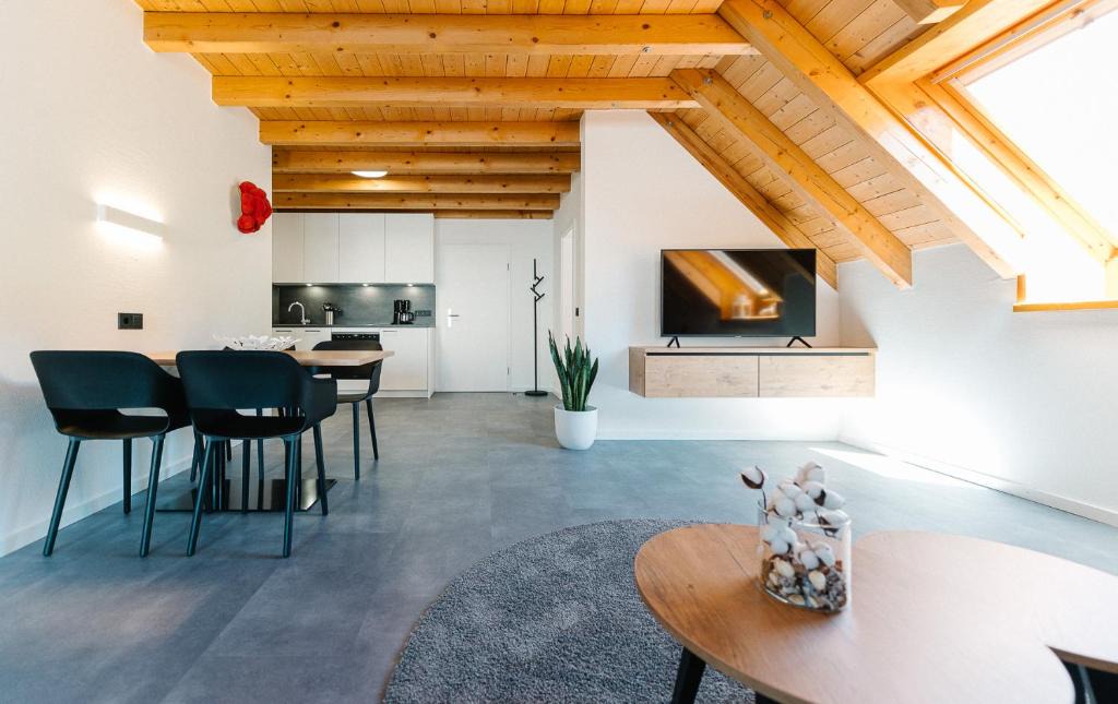 Altsimonswald Apartment | Moderne 3 Zi.-FeWo BlackForestArt Nähe Freiburg