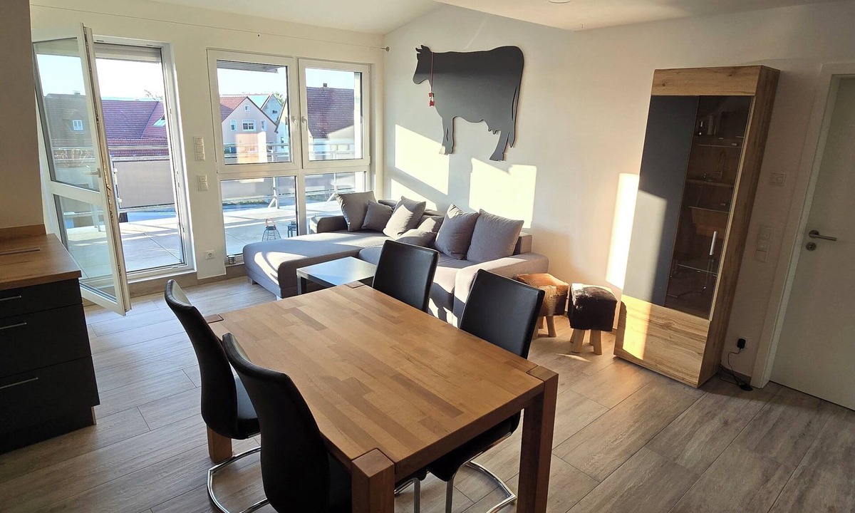 Gunzenhausen Apartment | Moderne 3 Zimmer Wohnung Panorama mit Großem Balkon für 4P. + Wifi und Parkplatz