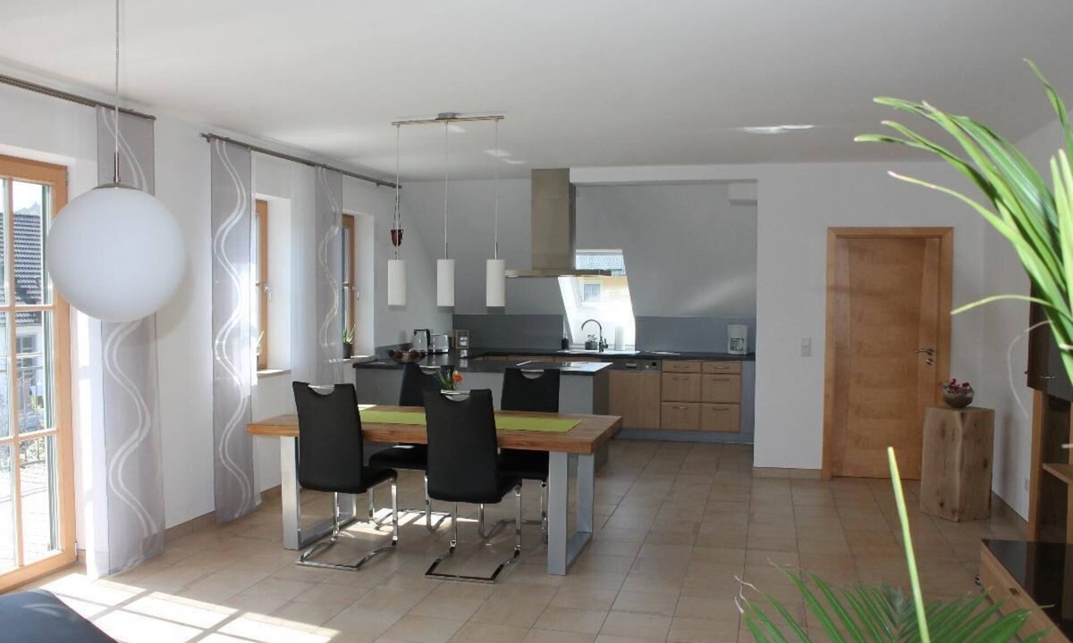 Essing Apartment | Moderne 75qm Ferienwohnung mit großem Balkon