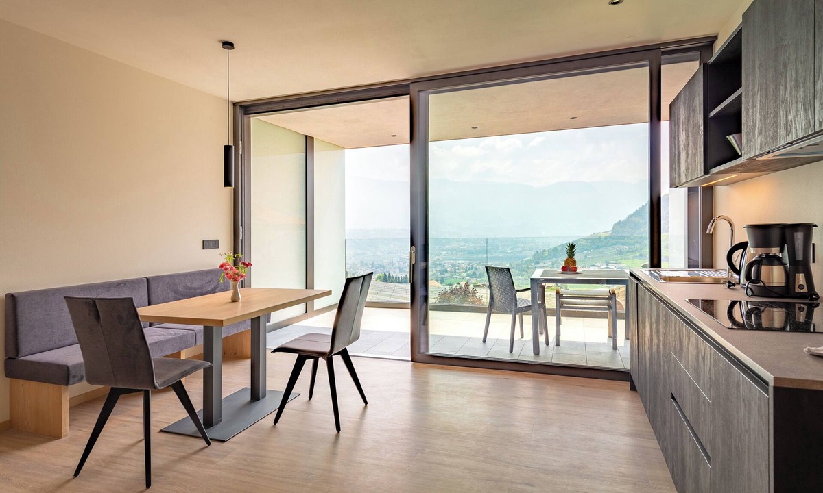 Lagundo Apartment | moderne Ferienwohnungen in Algund, Panoramablick und Pool am Algunder Waalweg